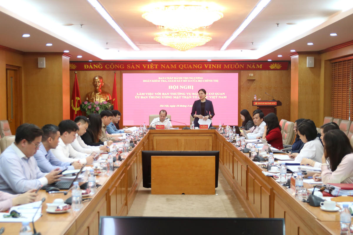 Quang cảnh buổi làm việc.