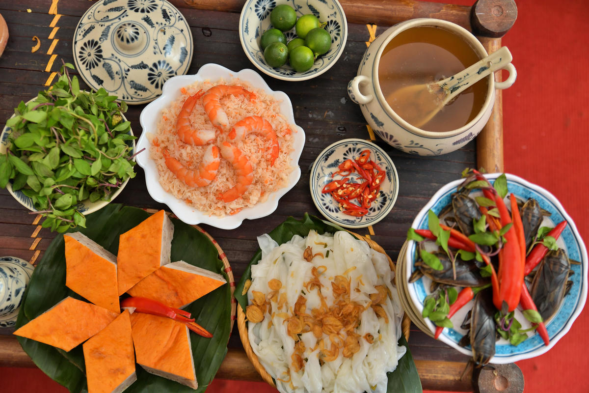 Bánh cuốn Thanh Trì có lịch sử lâu đời, gắn bó với đời sống của người dân địa phương qua nhiều thế hệ. 