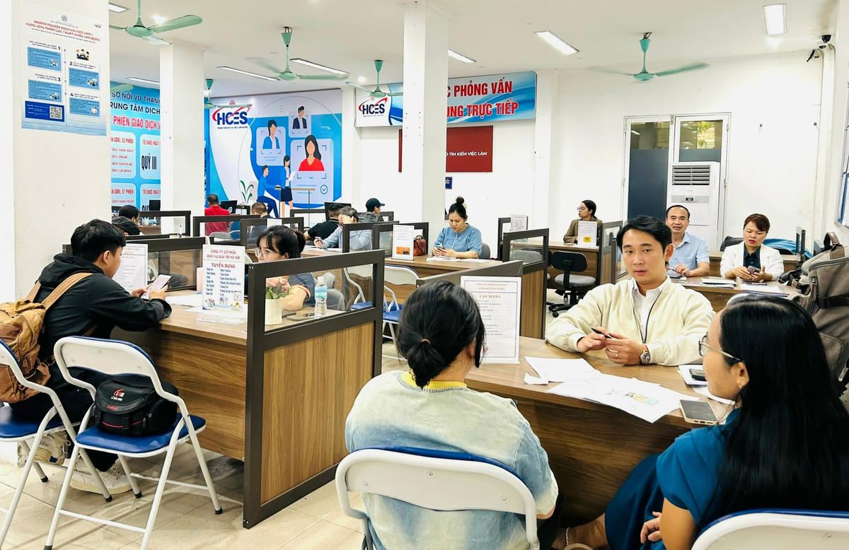 Phiên giao dịch việc làm trực tuyến kết nối 10 tỉnh, thành phố ghi nhận quy mô lớn, với 201 DN tham gia, tổng nhu cầu tuyển dụng lên tới 86.321 chỉ tiêu. Ảnh: TB