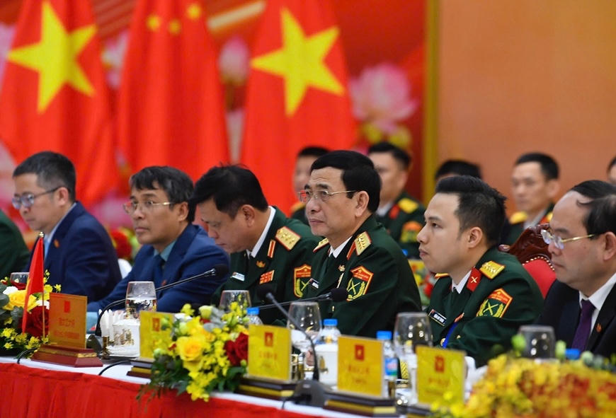 Đại tướng Phan Văn Giang cùng các đại biểu dự hội đàm.