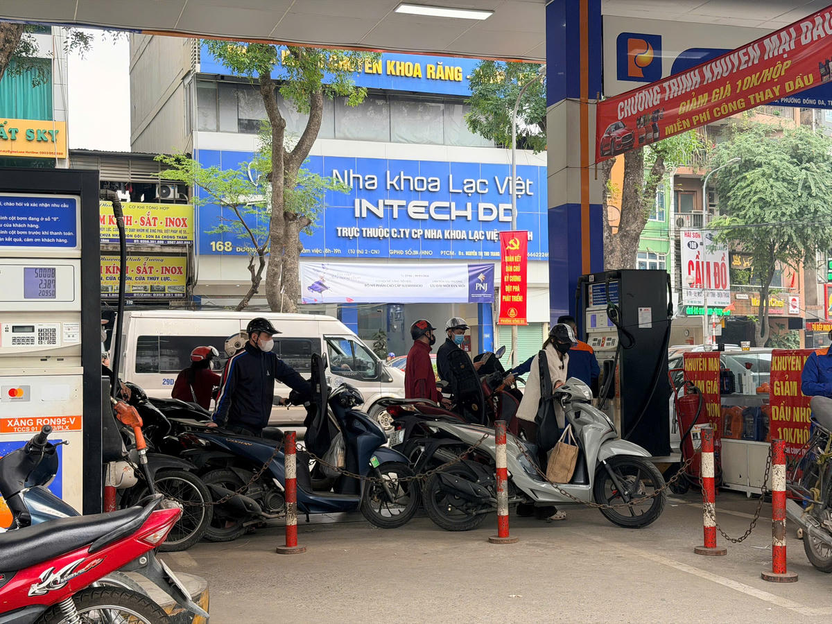 Cần đẩy mạnh việc tái cơ cấu lại thị trường xăng dầu. Ảnh: H.H.