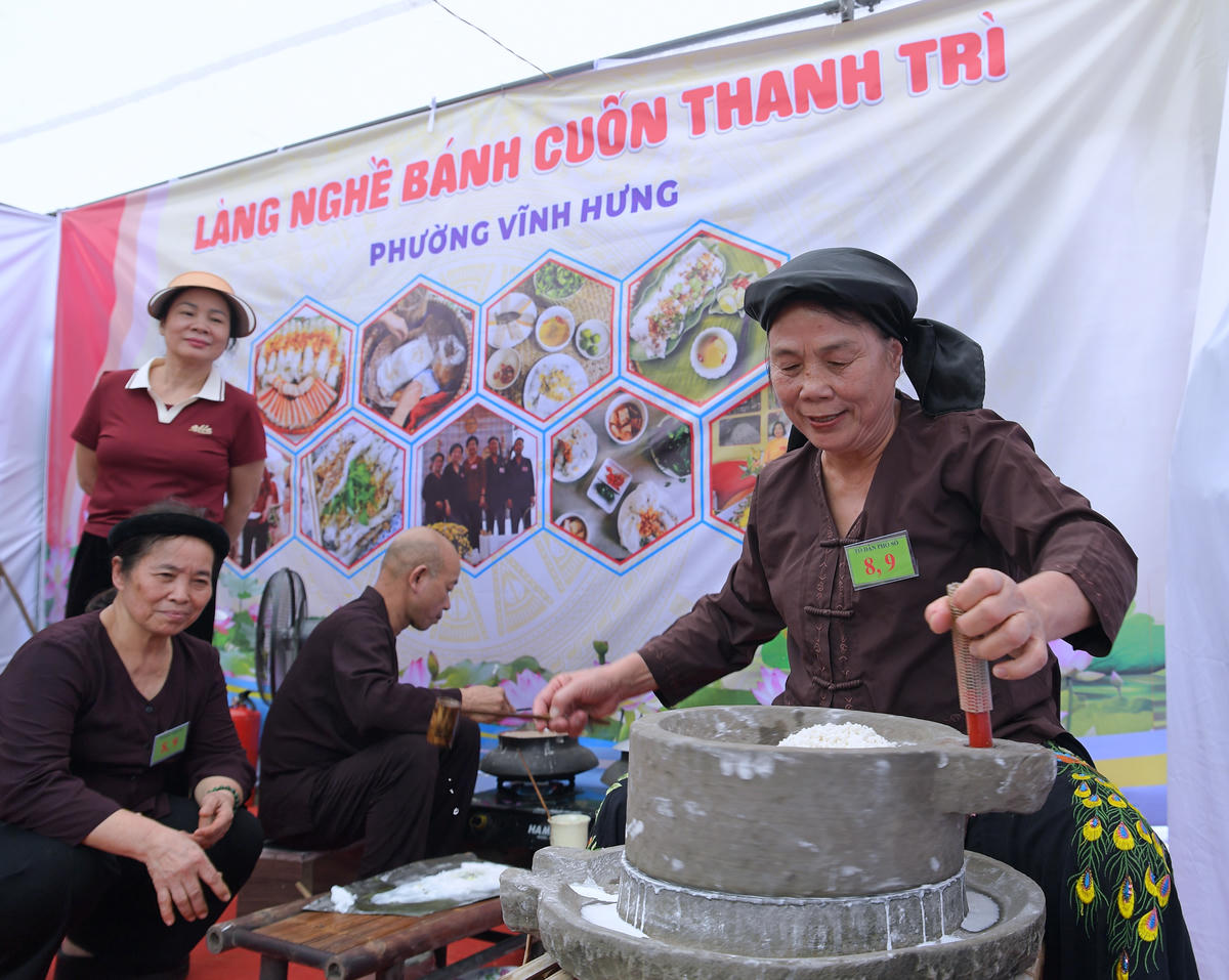 Hội thi năm nay quy tụ nhiều nghệ nhân, hộ làm nghề và những người yêu mến ẩm thực truyền thống. 