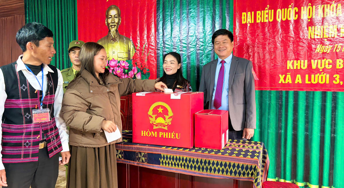 Tỷ lệ cử tri đi bỏ phiếu tại thành phố Huế đạt 99,99%. Ảnh: N.Q.