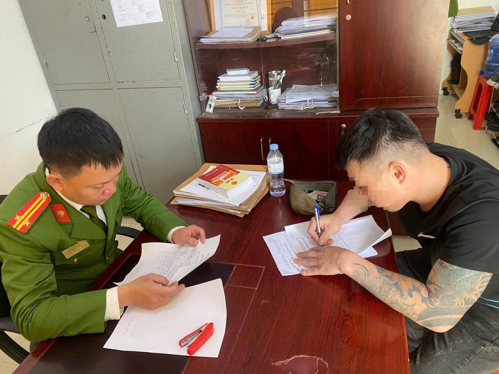 Đối tượng Nguyễn Văn Hoàn tại Cơ quan Công an. Ảnh: Công an tỉnh Nghệ An