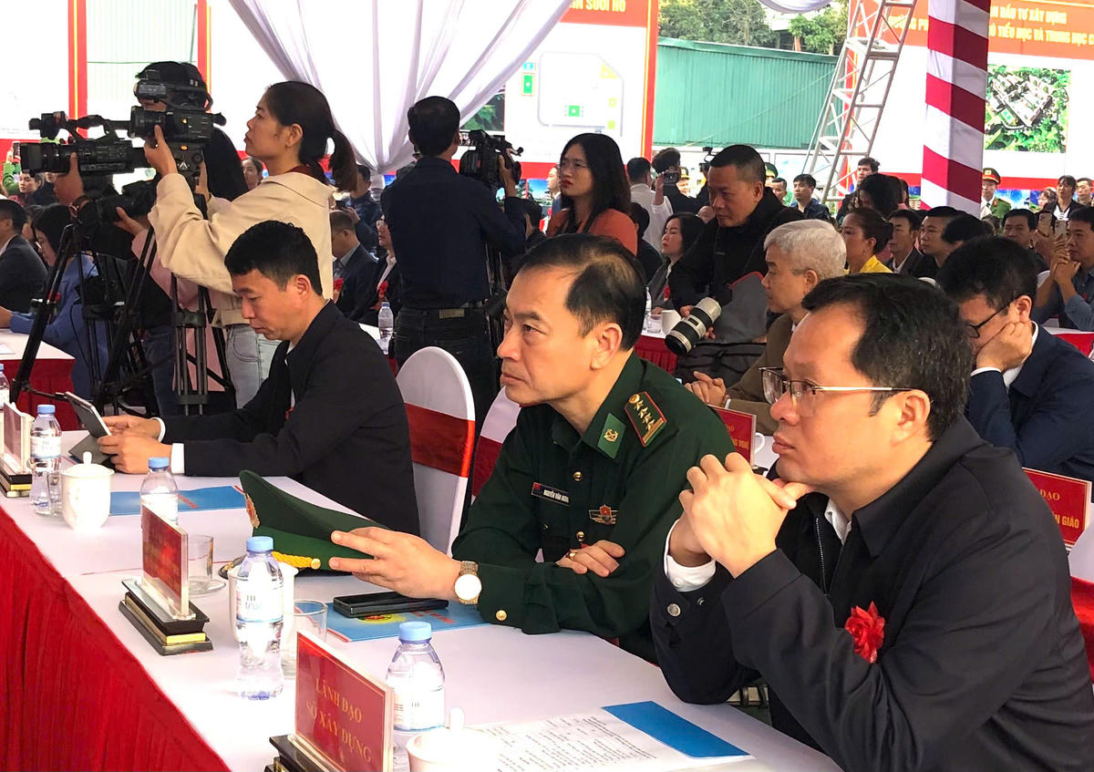 Lãnh đạo Bộ đội biên phòng tỉnh Lai Châu tham dự buổi lễ. Ảnh: Sa Mộc Đá.