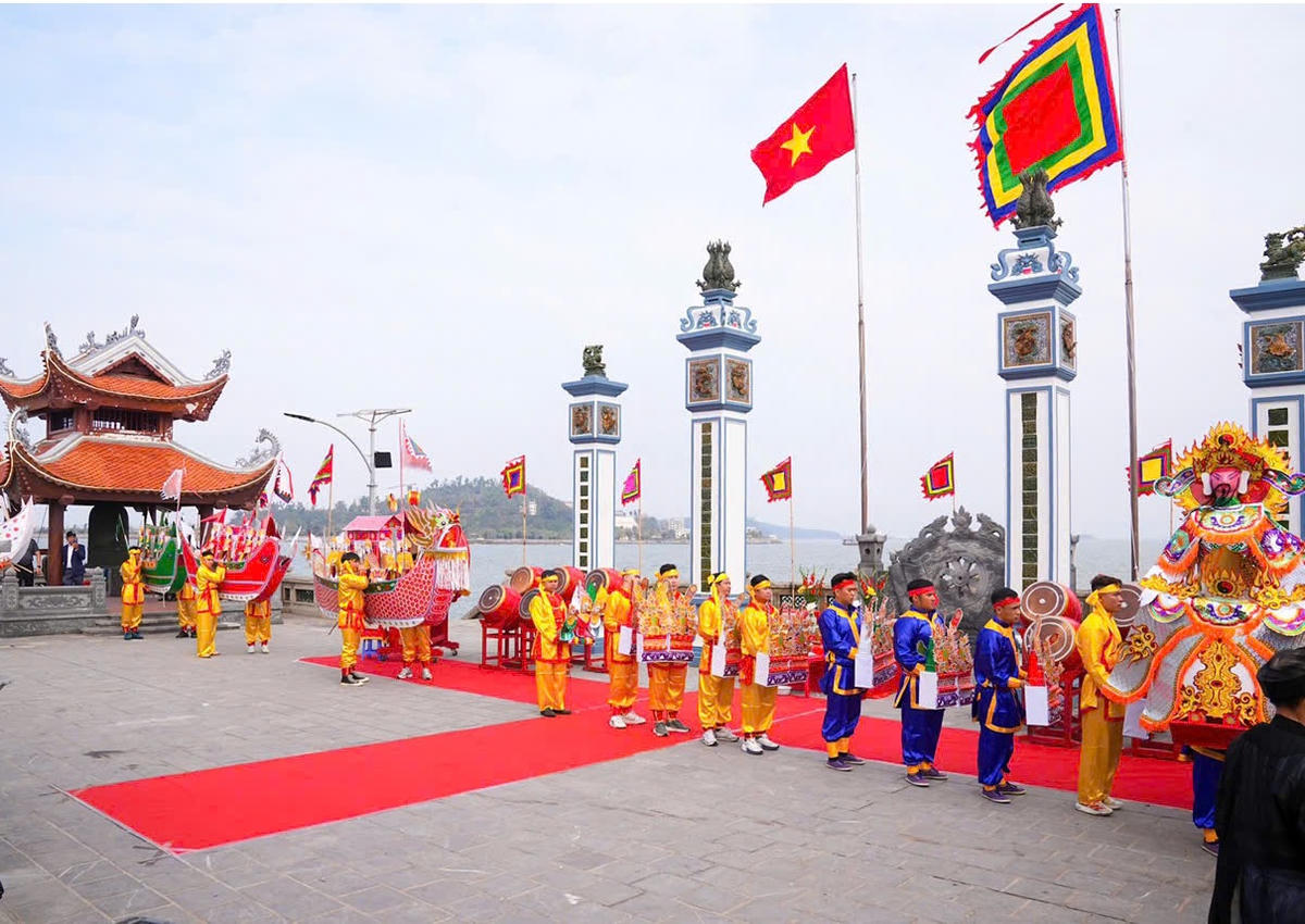 &nbsp;Lễ rước đàn được tổ chức thành kính, trang nghiêm. Ảnh: ĐT.&nbsp;