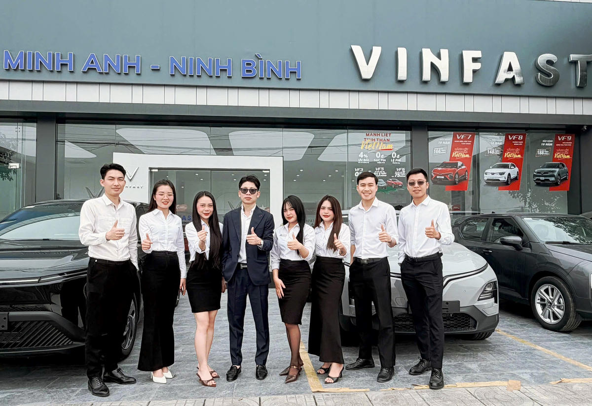 Đội ngũ nhân viên trẻ trung, nhiệt huyết và năng động tại VinFast Minh Anh Ninh Bình.
