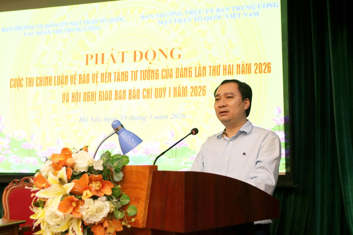 Ông Vũ Văn Tiến - Trưởng ban Tuyên giáo Cơ quan UBTƯ MTTQ Việt Nam điều hành nội dung thảo luận tại Hội nghị.
