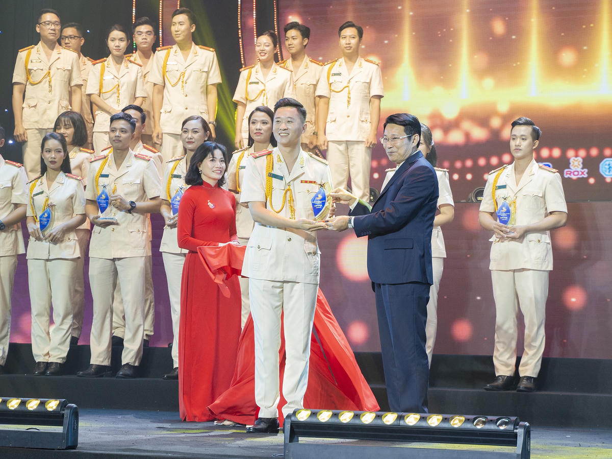 Hai lần liên tiếp Thượng úy Lê Cao Thiên đoạt Huy chương Vàng hạng mục “Phát thanh viên - Người dân chương trình truyền hình Công an nhân dân”