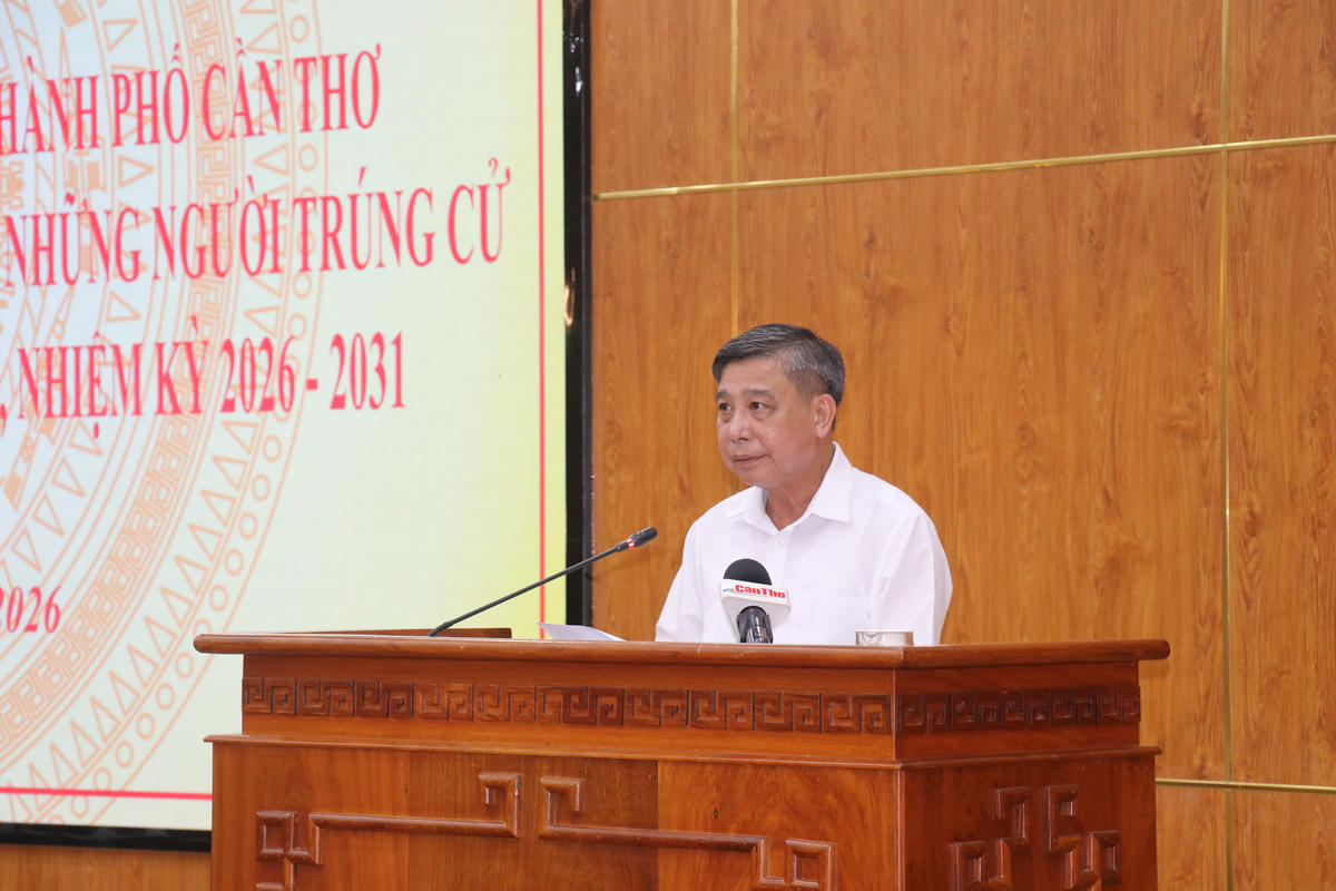 Ông Đồng Văn Thanh, Phó bí thư Thường trực Thành ủy, Chủ tịch HĐND TP Cần Thơ, Chủ tịch Ủy ban Bầu cử thành phố Cần Thơ thông tin về&nbsp;công bố danh sách 84 người trúng cử đại biểu HĐND thành phố. Ảnh Phạm Ngọc&nbsp;