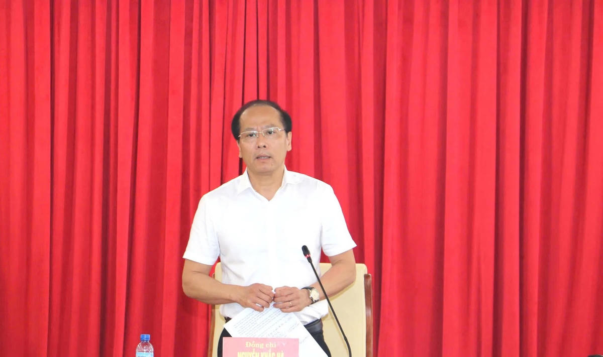 Ông Nguyễn Khắc Hà, Phó Bí thư Tỉnh ủy, Chủ tịch Ủy ban MTTQ Việt Nam tỉnh Khánh Hòa phát biểu tại hội nghị. Ảnh X.H