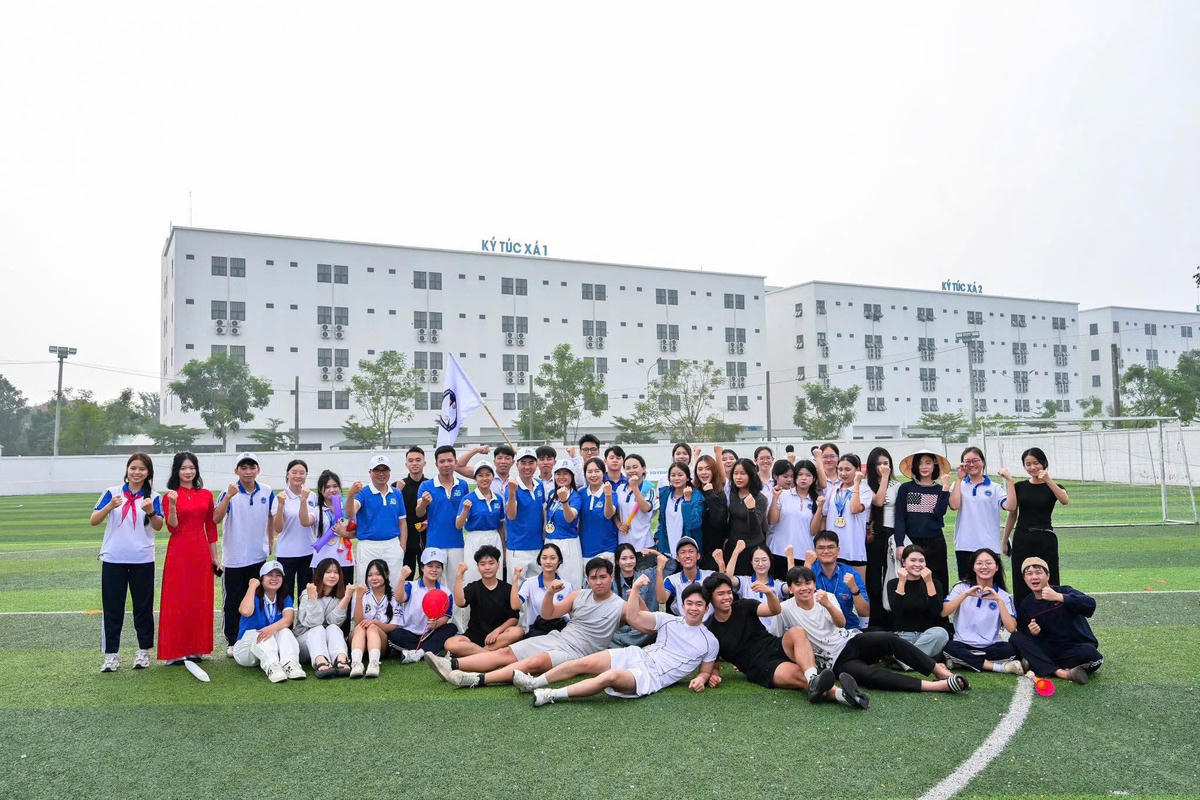 Ký túc xá FBU có sức chứa 2.500 sinh viên.
