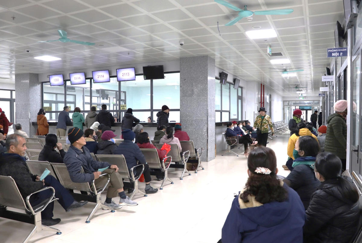 Trung bình mỗi ngày,&nbsp;Bệnh viện Đa khoa khu vực Đông Triều đón khoảng 1.000 -1.300 bệnh nhân đến thăm khám và điều trị.