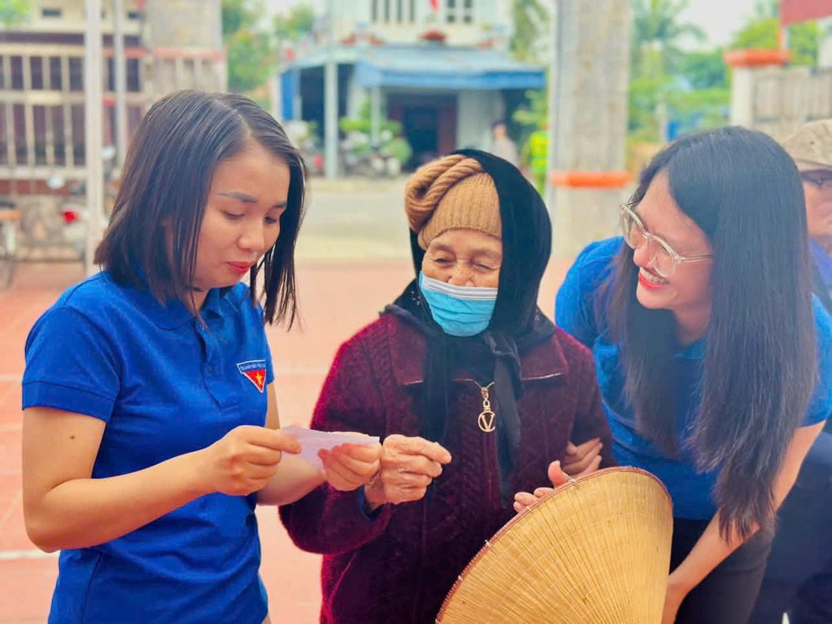 Thanh niên Hải Phòng tích cực tham gia công tác công tác tuyên truyền và phục vụ cuộc bầu cử đại biểu Quốc hội khóa XVI và đại biểu HĐND các cấp nhiệm kỳ 2026 – 2031. Ảnh: PT. 