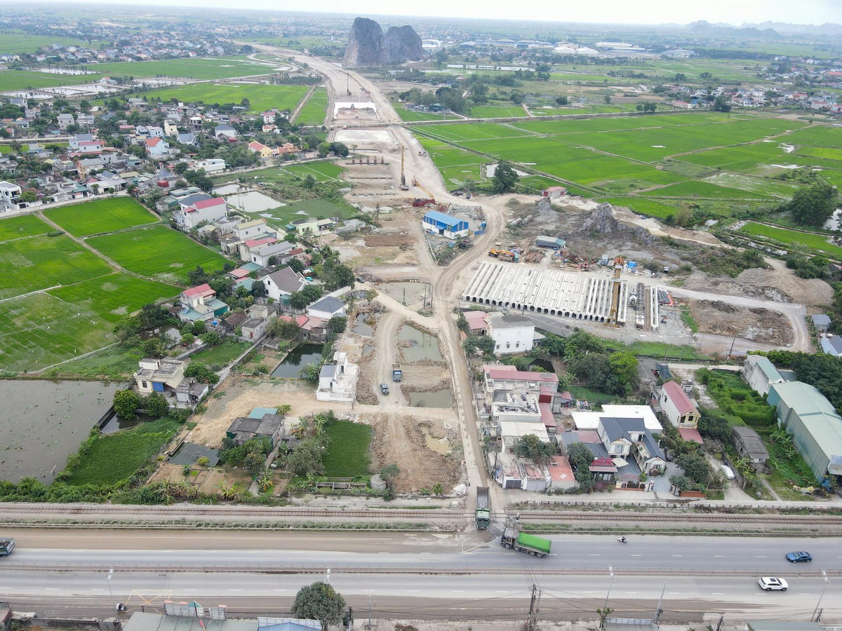 Sau gần 1 năm thi công, giá trị xây lắp tại dự án đạt đạt 1.144,5 tỷ đồng (27,57% giá trị hợp đồng). Ảnh: Đình Minh