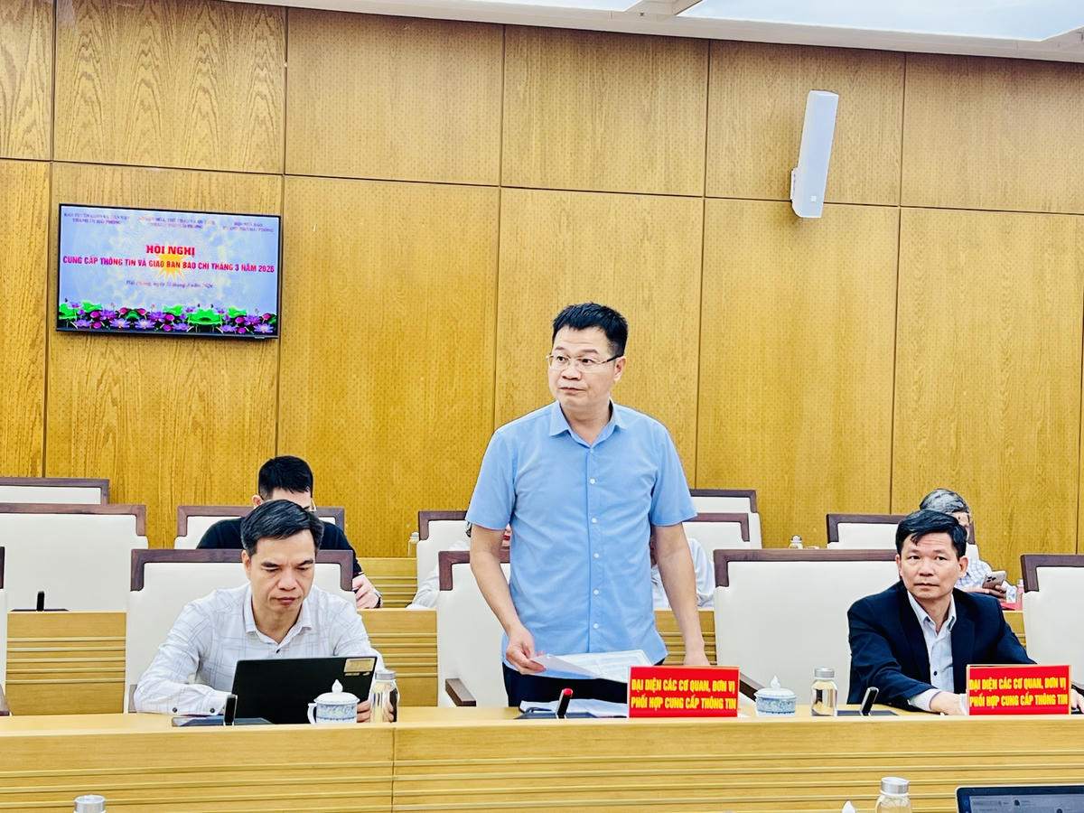 Ông Đỗ Hữu Hưng, Phó Giám đốc Sở Xây dựng TP Hải Phòng cung cấp thông tin cho báo chí. Ảnh: PT.&nbsp;
