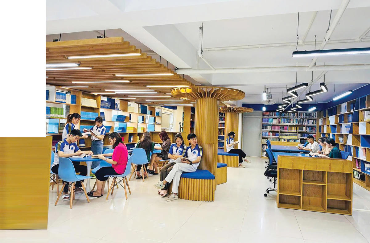 Thư viện nhà trường được trang bị cơ sở vật chất tối ưu.