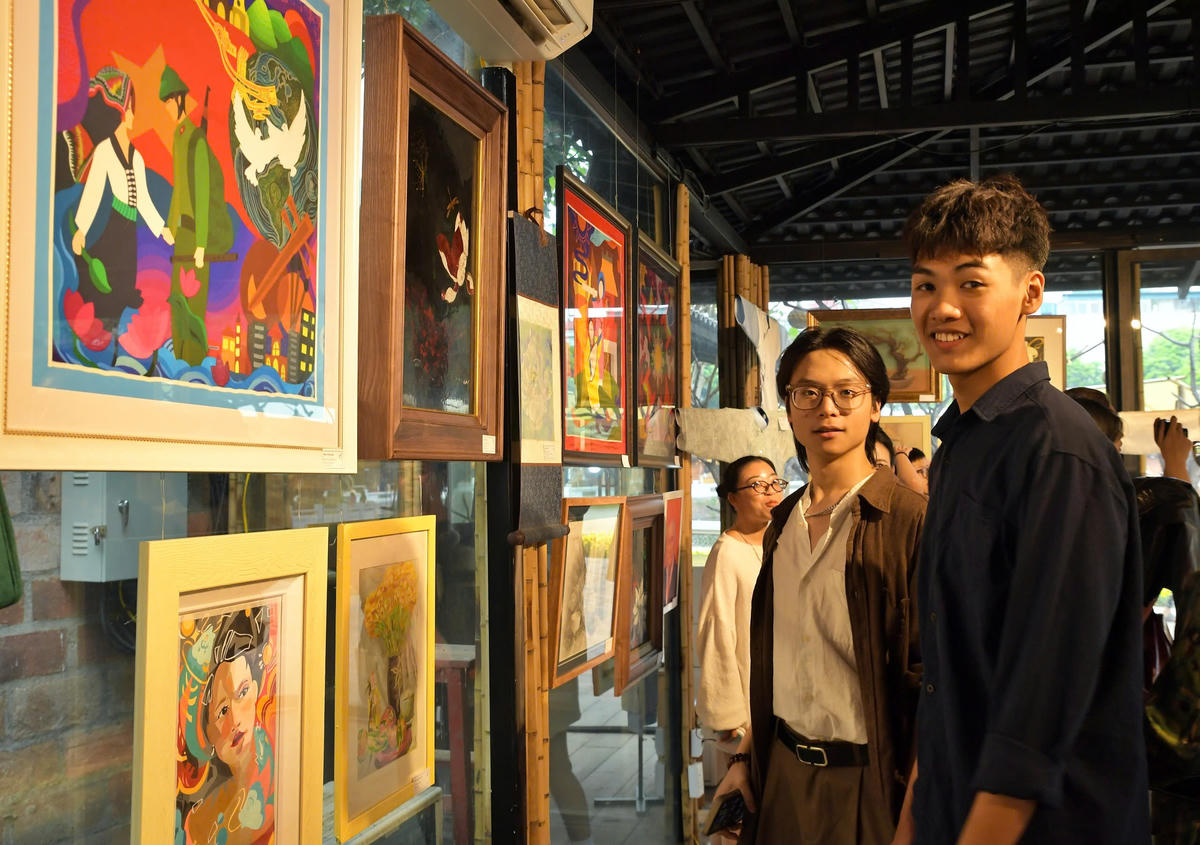 Nhiều bạn trẻ đã đến tham quan và trải nghiệm.