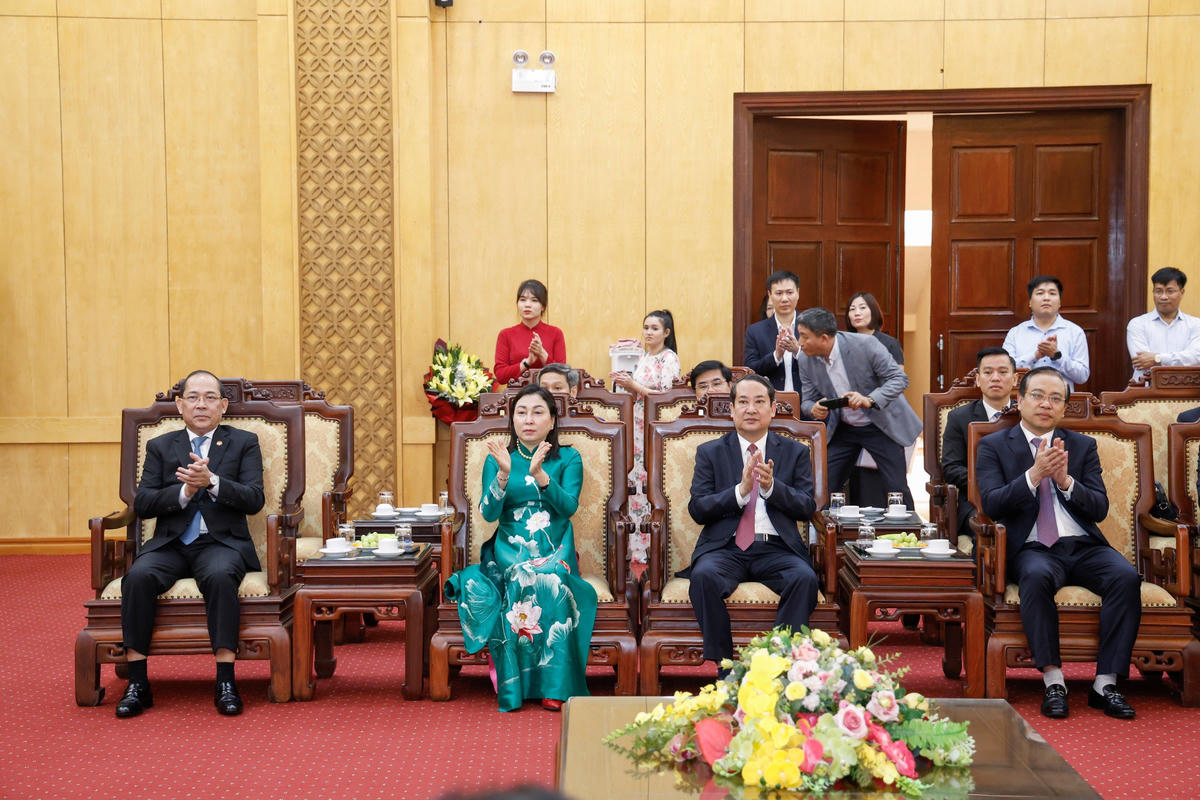 Phó Chủ tịch UBTƯ MTTQ Việt Nam Hoàng Công Thủy và các đại biểu tham dự buổi tiếp đoàn. Ảnh: Quang Vinh.