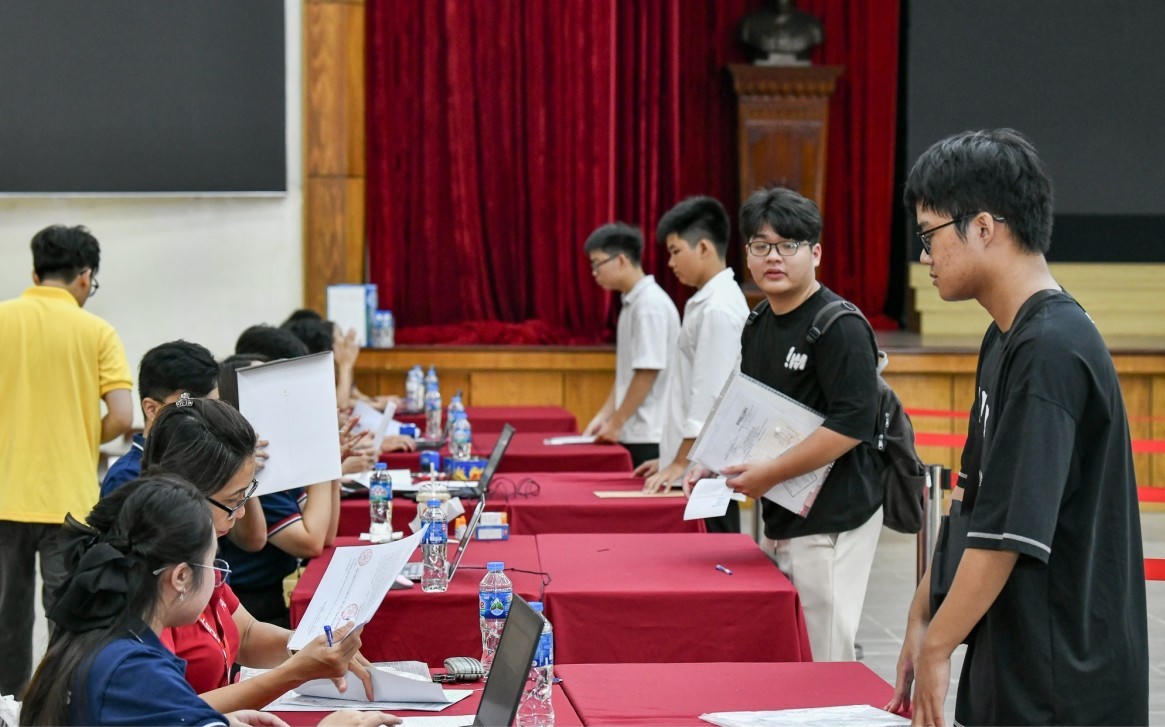 Sinh viên Đại học Bách khoa nhập học năm học 2025-2026. Ảnh: NTCC.