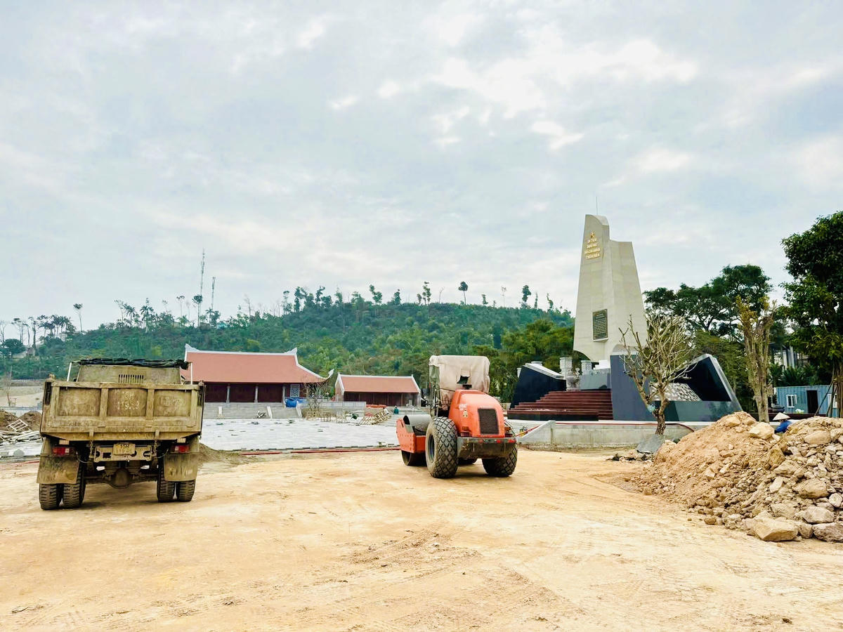 Các hạng mục thi công đang được gấp rút triển khai để&nbsp;hướng tới phục vụ Đại lễ cầu an, cầu siêu do UBND phường Đồ Sơn tổ chức. Ảnh: PT.&nbsp;