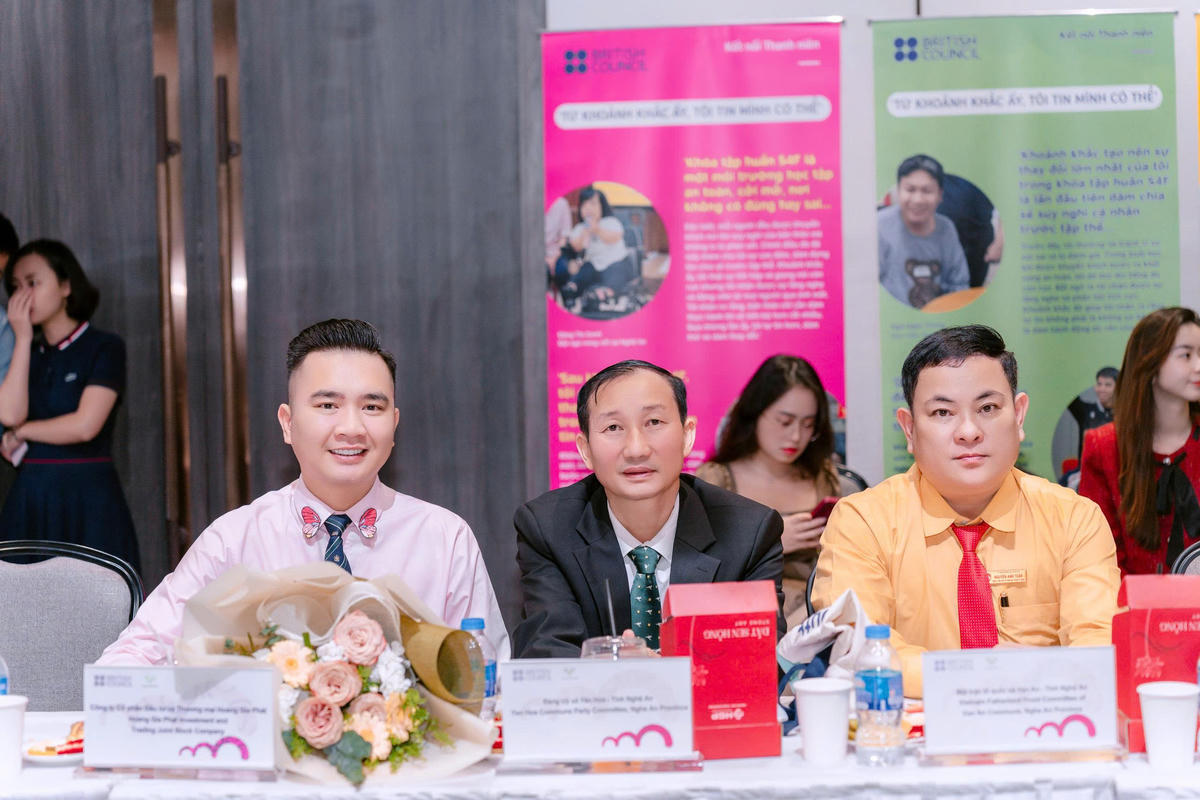 Đại diện lãnh đạo xã Vạn An, xã Yên Hoà và&nbsp;Hoàng Gia Phát Group tham dự lễ tổng kết Dự án. Ảnh: MrD