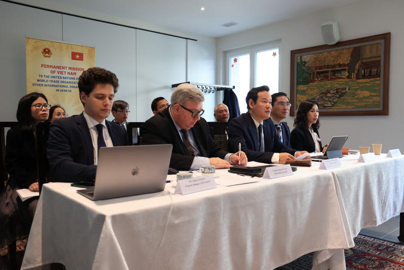 Các đại biểu tham dự hội thảo tại Phái đoàn thường trực Việt Nam tại Geneva. (Ảnh: Ngọc Ánh/TTXVN).