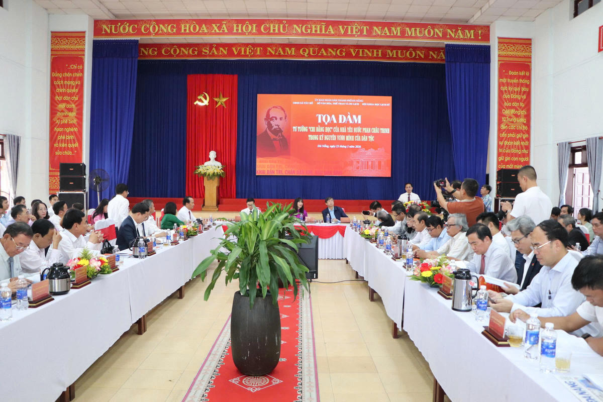 Quang cảnh buổi tọa đàm "Chi bằng học” của nhà yêu nước Phan Châu Trinh trong kỷ nguyên vươn mình của dân tộc. Ảnh: Tấn Thành