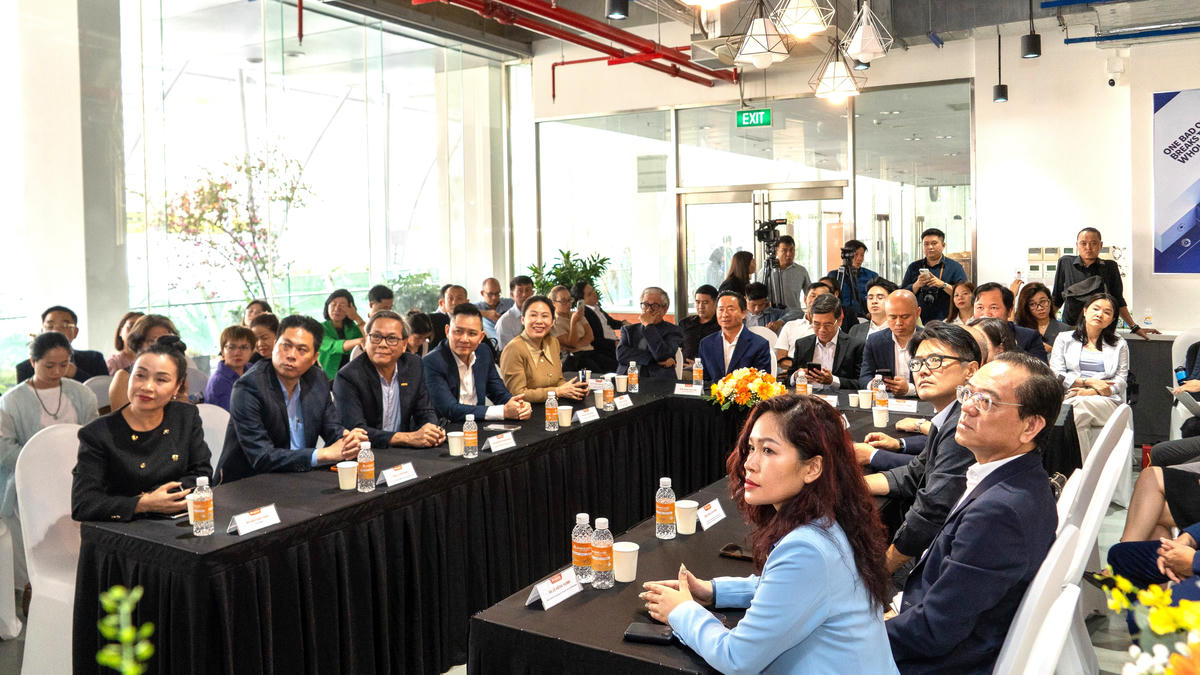 Nhiều DN đánh giá cao hình thức triển lãm số được ứng dụng dữ liệu và trí tuệ nhân tạo (AI)  Ảnh: T.A.