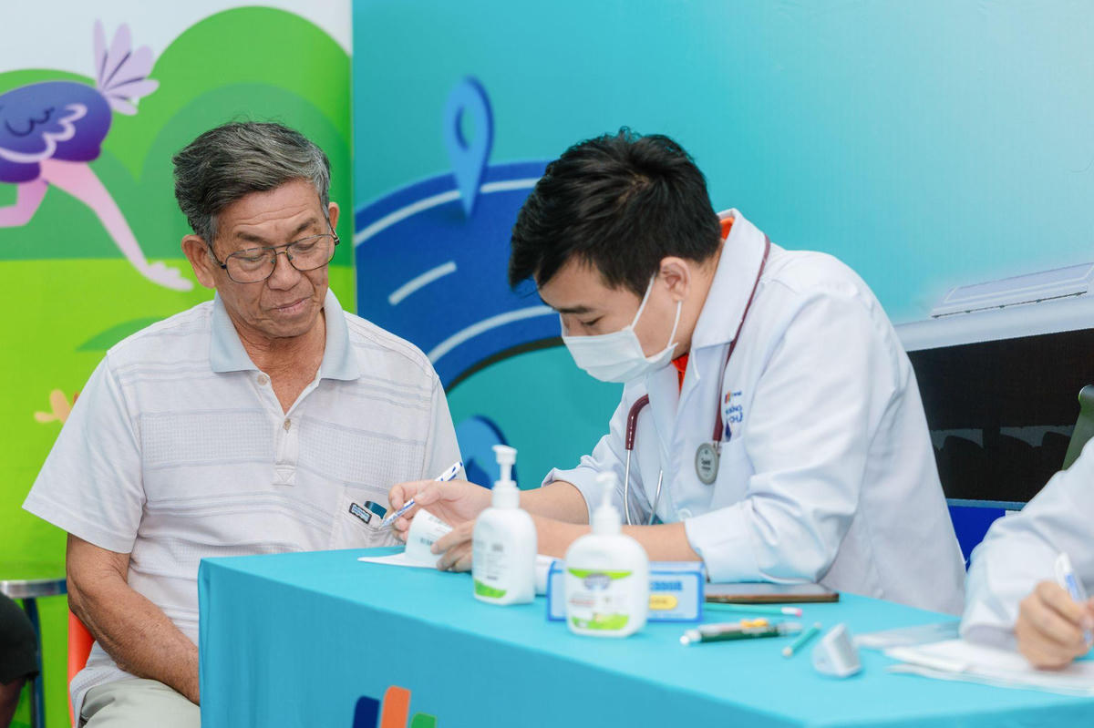 Với sự đồng hành của đội ngũ y tế vững chuyên môn, người dân được phổ biến kiến thức y khoa, nâng cao nhận thức về cúm, từ đó chủ động phòng bệnh cho bản thân và gia đình.