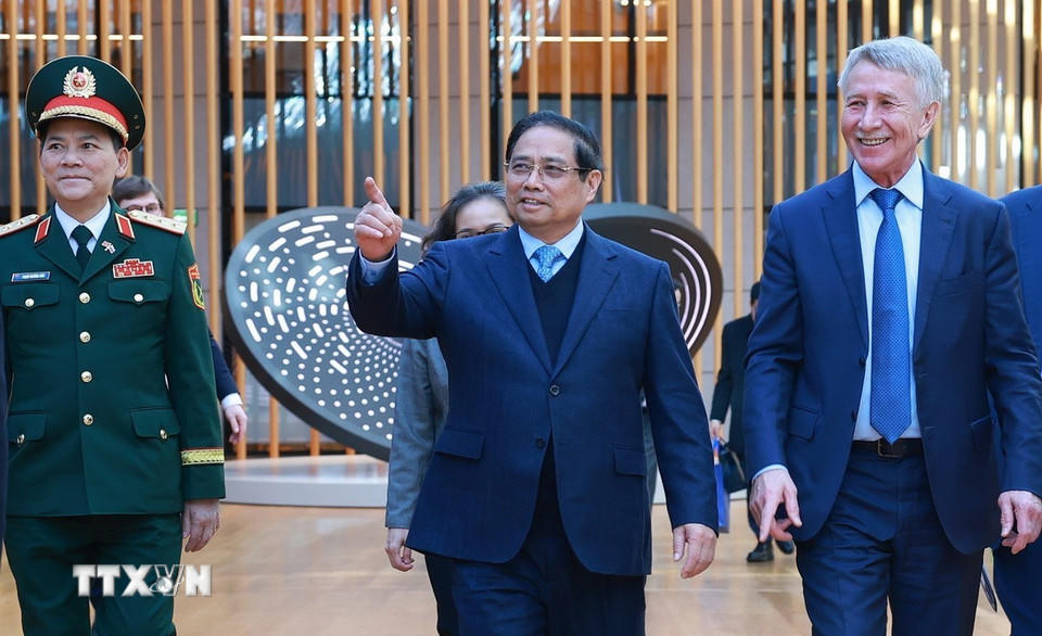 Thủ tướng Phạm Minh Chính đến thăm và làm việc với lãnh đạo Tập đoàn Novatek. (Ảnh: Dương Giang/TTXVN)