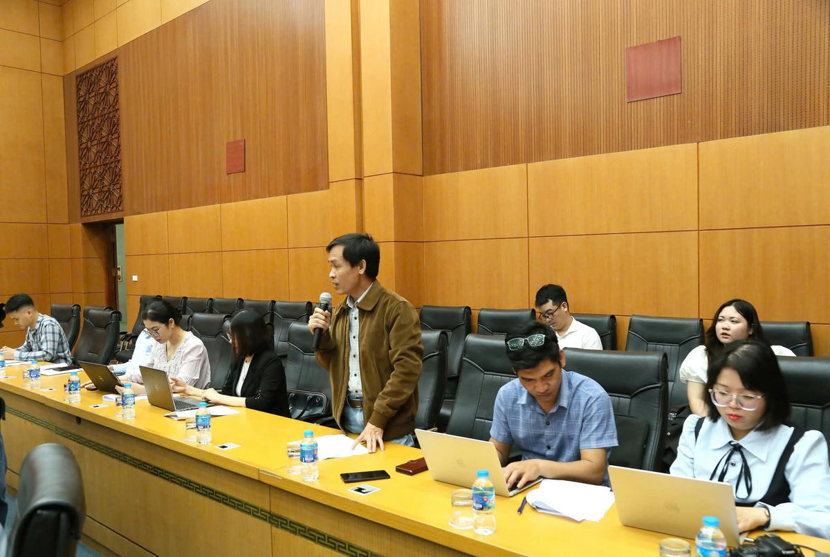 Phóng viên Báo Đại đoàn kết trao đổi tại buổi họp báo. Ảnh: CTV