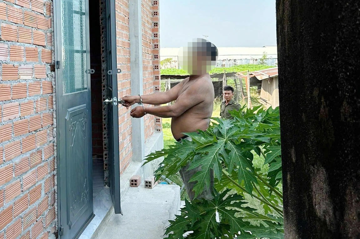 Công an dựng lại hiện trường vụ việc. Ảnh: M.H.