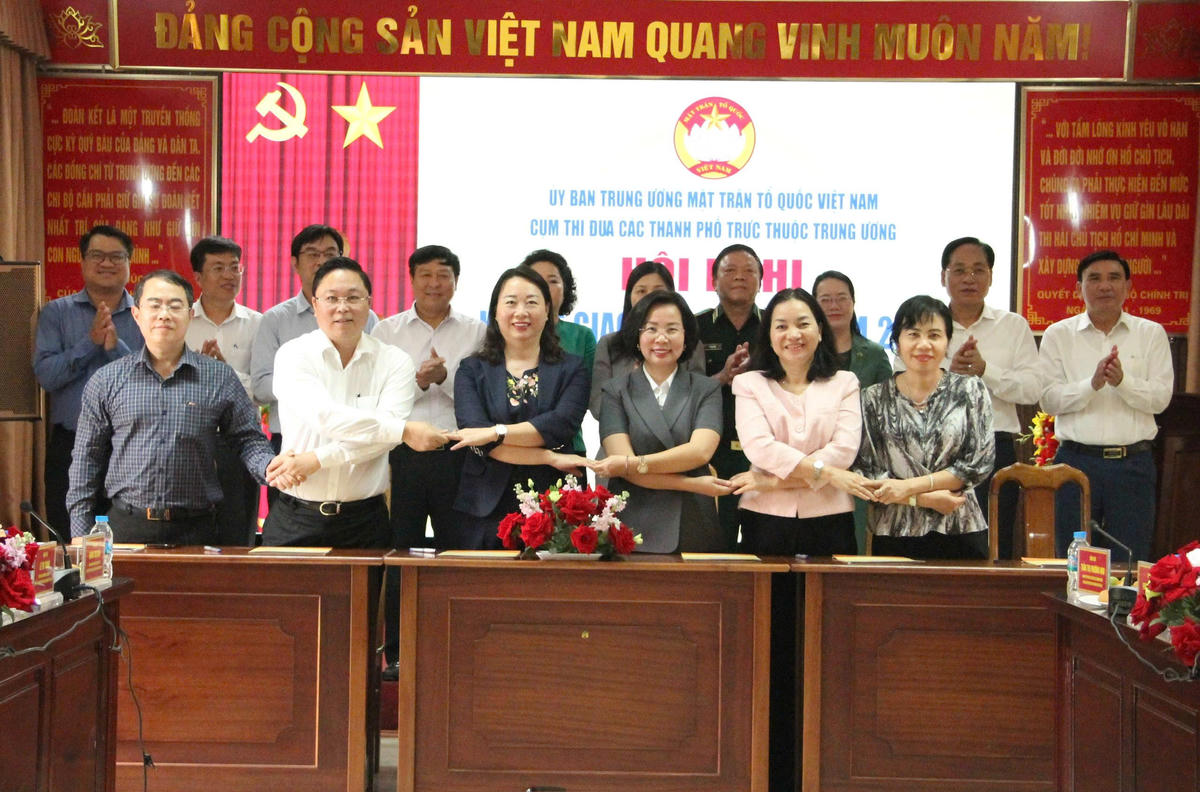 Cụm thi đua 6 Ủy ban MTTQ Việt Nam thành phố trực thuộc Trung ương tổ chức Hội nghị ký kết giao ước thi đua năm 2026. Ảnh: PV