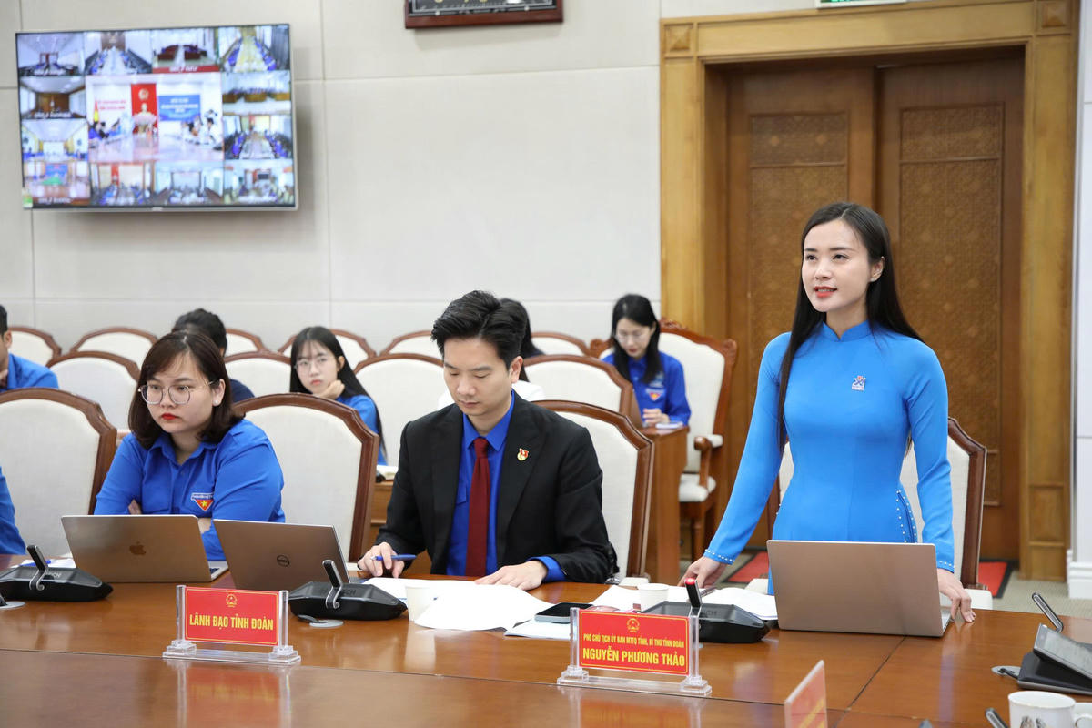 Phó Chủ tịch Ủy ban MTTQ Việt Nam tỉnh, Bí thư Tỉnh Đoàn Quảng Ninh Nguyễn Phương Thảo phát biểu tại hội nghị.