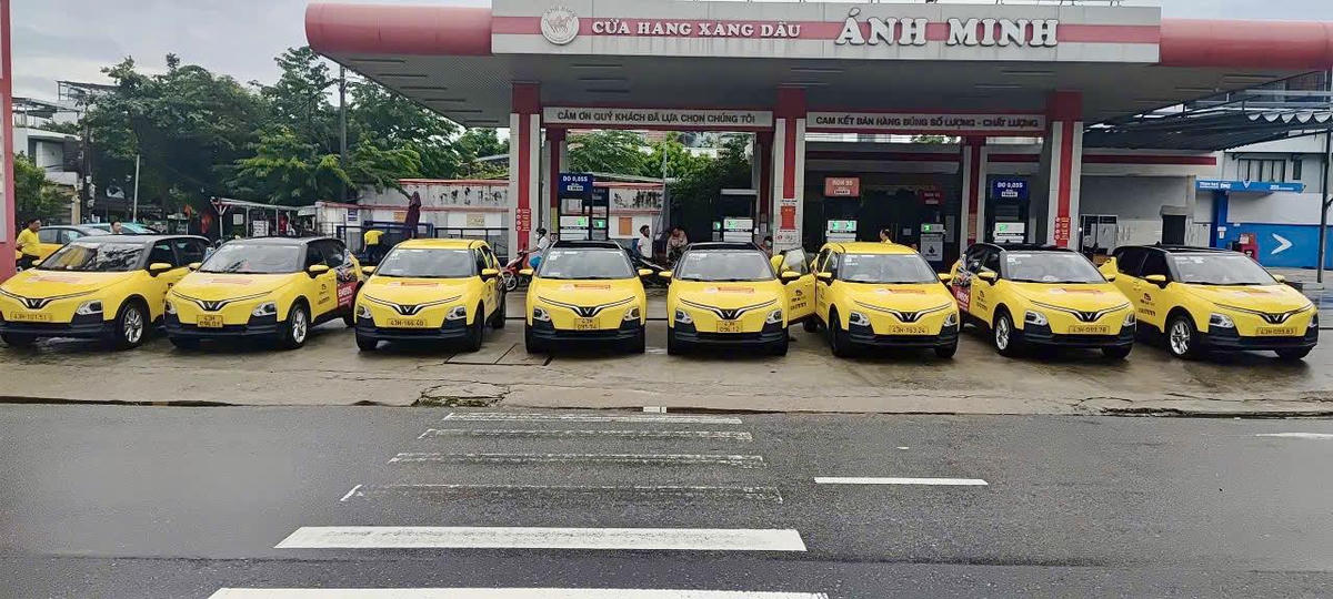 Taxi Tiên Sa chuyển đổi mô hình xe điện. Ảnh: Nguyễn Tú.