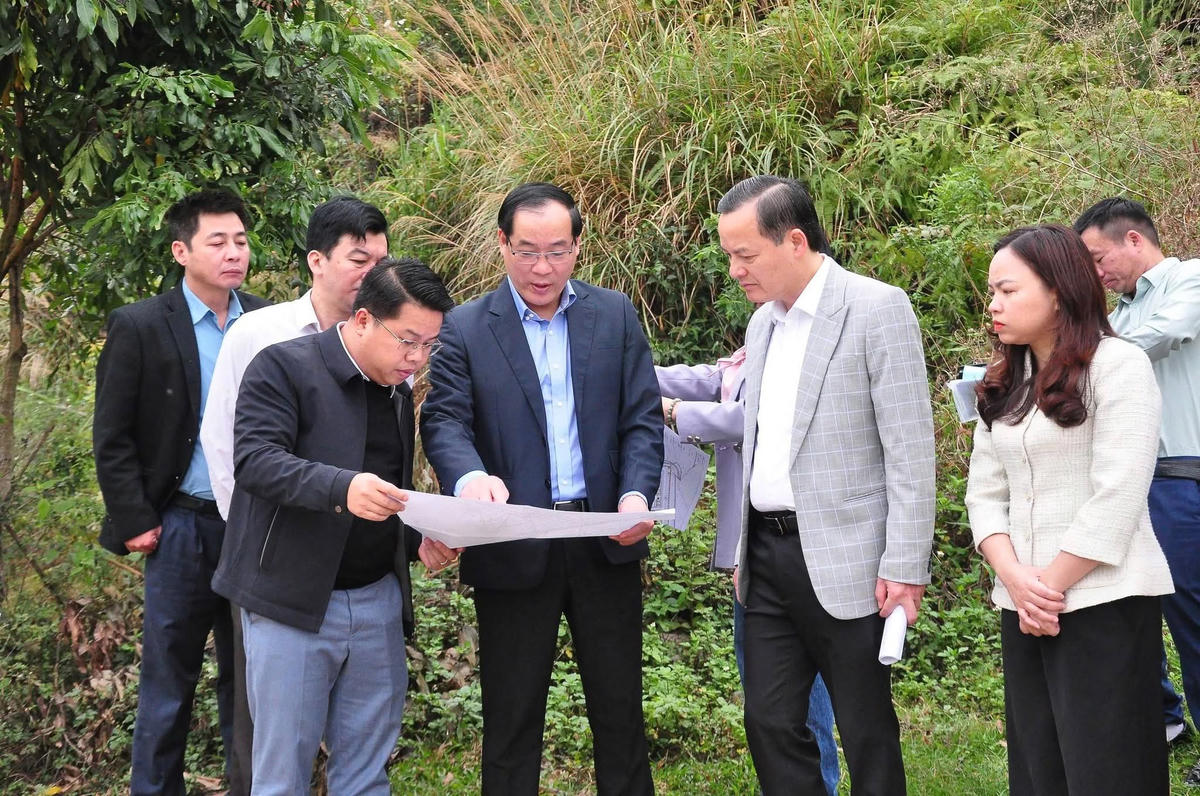 Ông Dương Xuân Huyên, Phó Chủ tịch UBND tỉnh Lạng Sơn khảo sát dự án du lịch tại phường Tam Thanh.<!--/data/user/0/com.samsung.android.app.notes/files/clipdata/clipdata_bodytext_260324_144149_975.sdocx-->