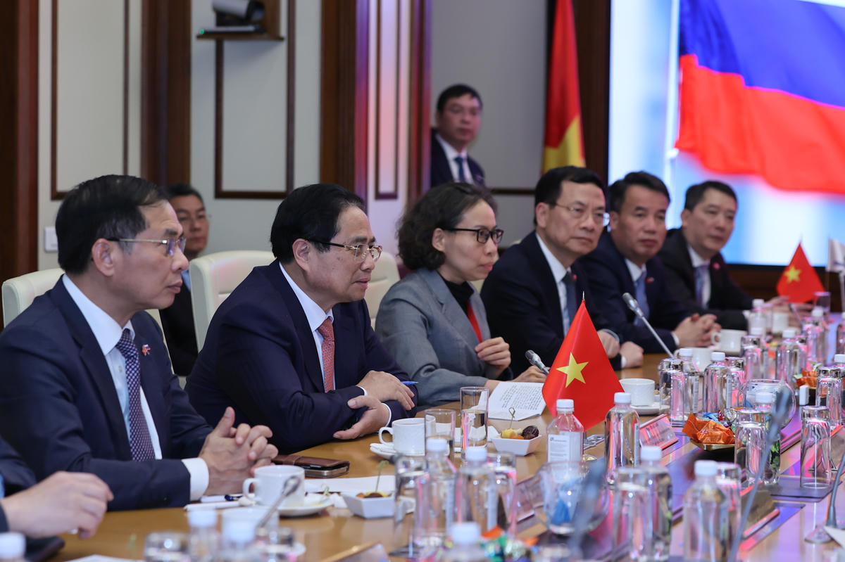 Thủ tướng đề nghị Zarubezhneft phối hợp với Petrovietnam tiếp tục nghiên cứu, mở rộng hoạt động đầu tư các dự án thăm dò khai thác dầu khí mới tại Việt Nam và Nga - Ảnh: VGP/Nhật Bắc