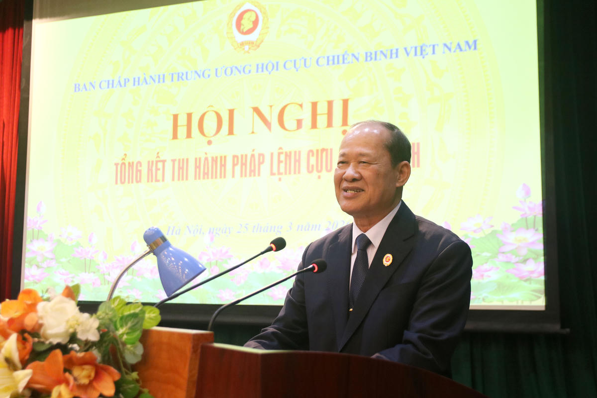 Thượng tướng Bế Xuân Trường - Phó Chủ tịch UBTƯ MTTQ Việt Nam, Chủ tịch Hội Cựu chiến binh Việt Nam phát biểu tại Hội nghị.