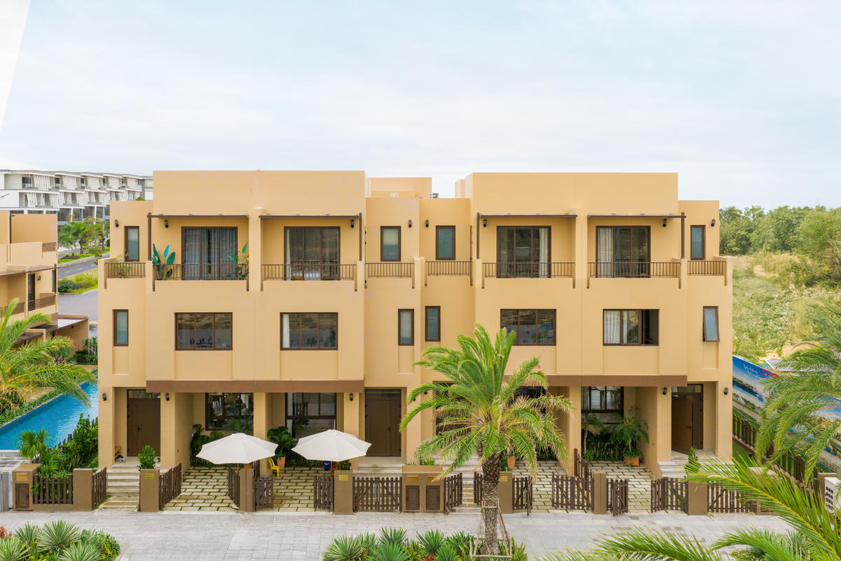 Cụm nhà mẫu Maroc gây ấn tượng với kiến trúc đồng bộ, giàu tính thẩm mỹ.