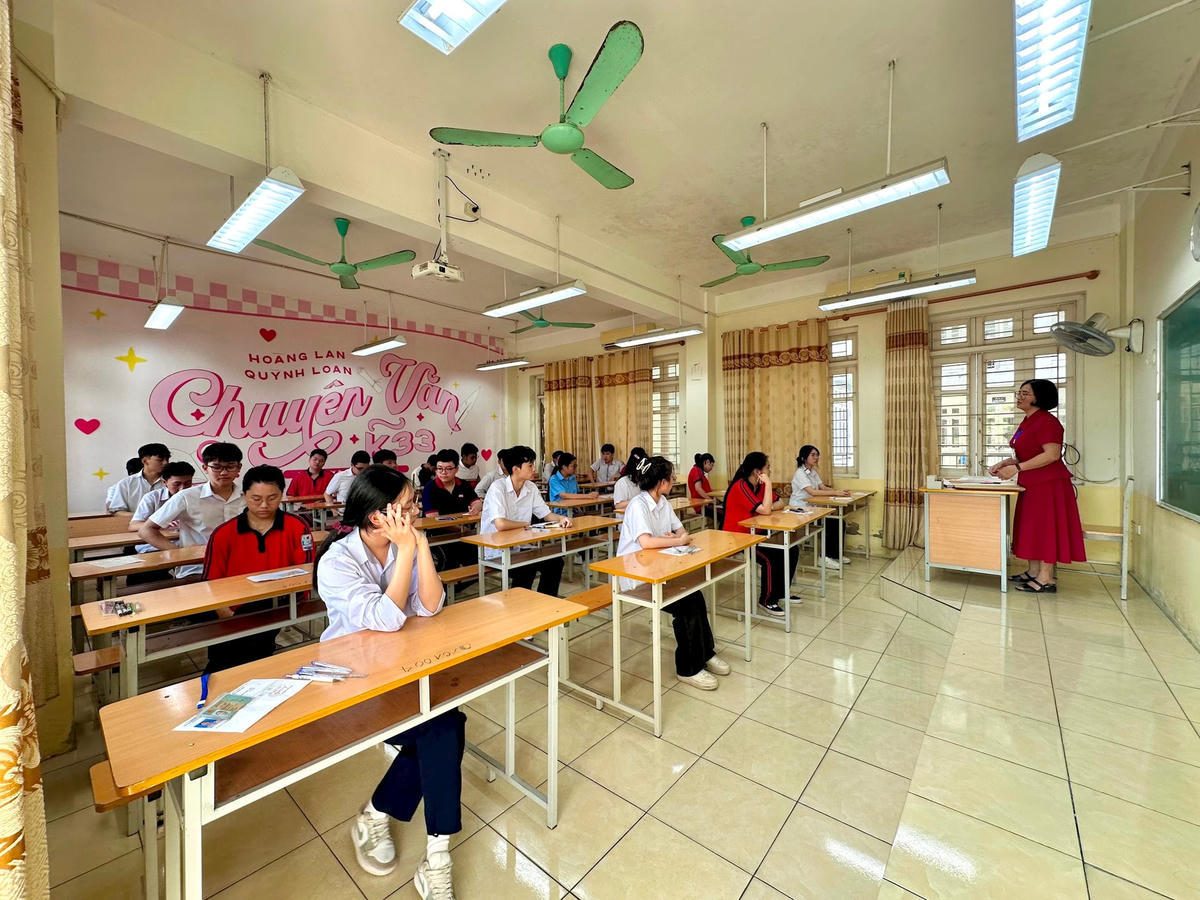 Học sinh tham gia kỳ thi tuyển sinh vào lớp 10 trường THPT Chuyên Hạ Long, năm học 2025-2026.