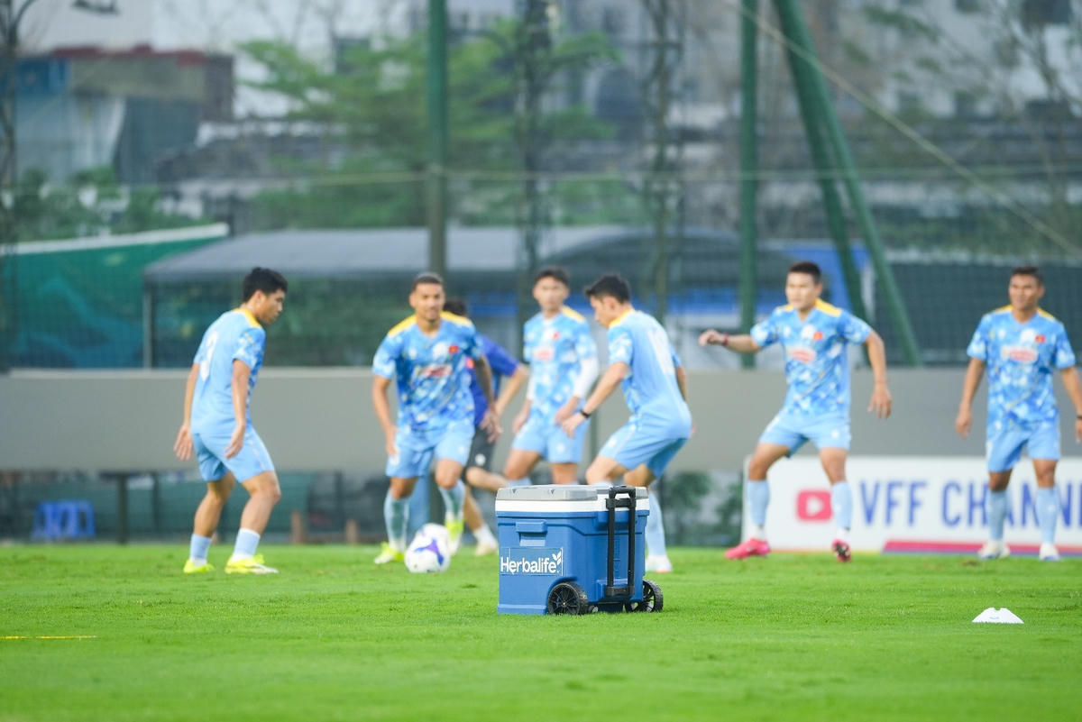 Tập luyện nghiêm túc kỷ luật kết hợp những kiến thức quý báu về dinh dưỡng và vận động mang đến thể lực tốt cho các cầu thủ Việt Nam