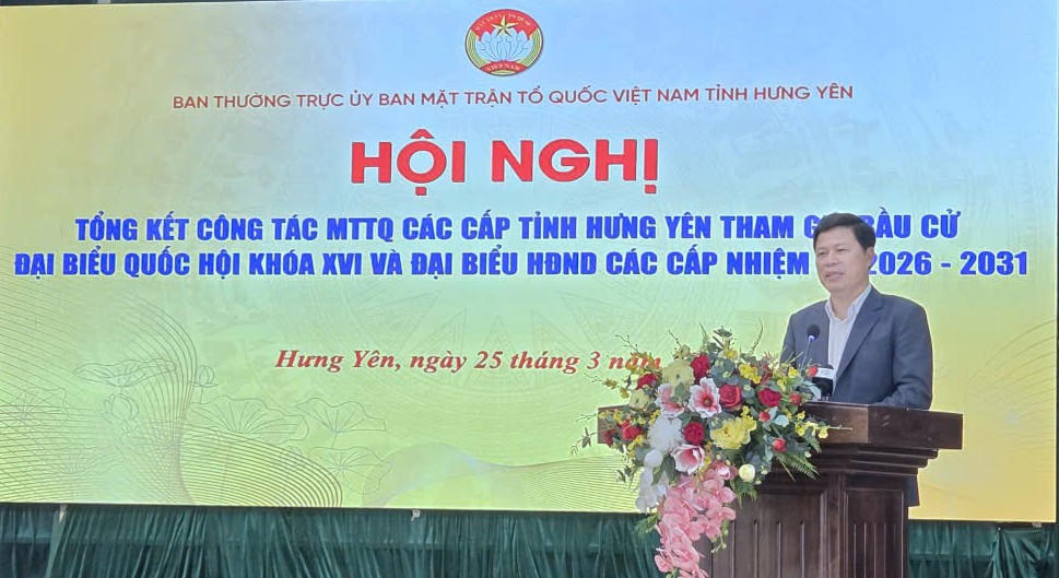 Phó Bí thư Thường trực Tỉnh ủy, Chủ tịch Ủy ban MTTQ Việt Nam tỉnh Hưng Yên Trần Quốc Toản phát biểu tại hội nghị. Ảnh: Duy Hưng.