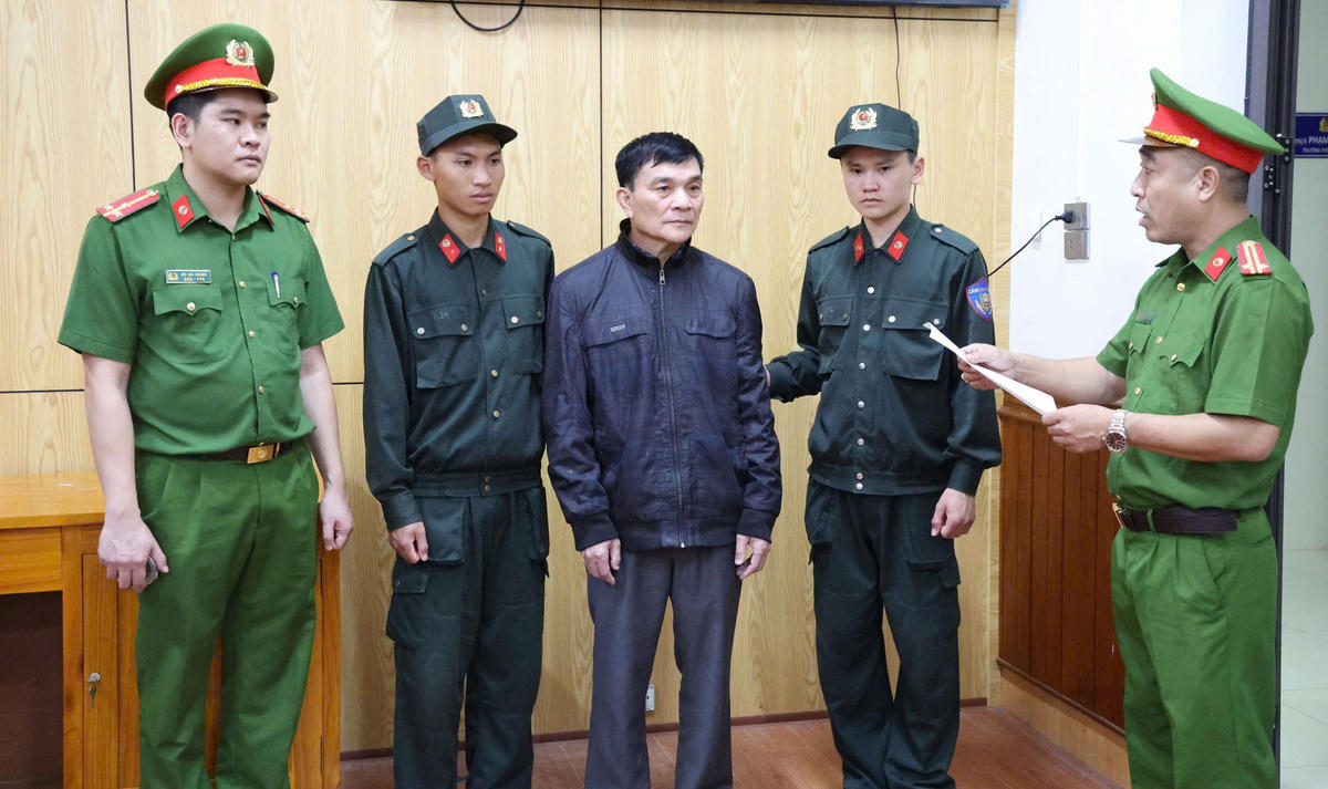 Công an tỉnh Phú Thọ ra Lệnh giữ người trong trường hợp khẩn cấp và Quyết định tạm giữ hình sự đối với Lý Công Sinh. Ảnh: Công an tỉnh Phú Thọ.