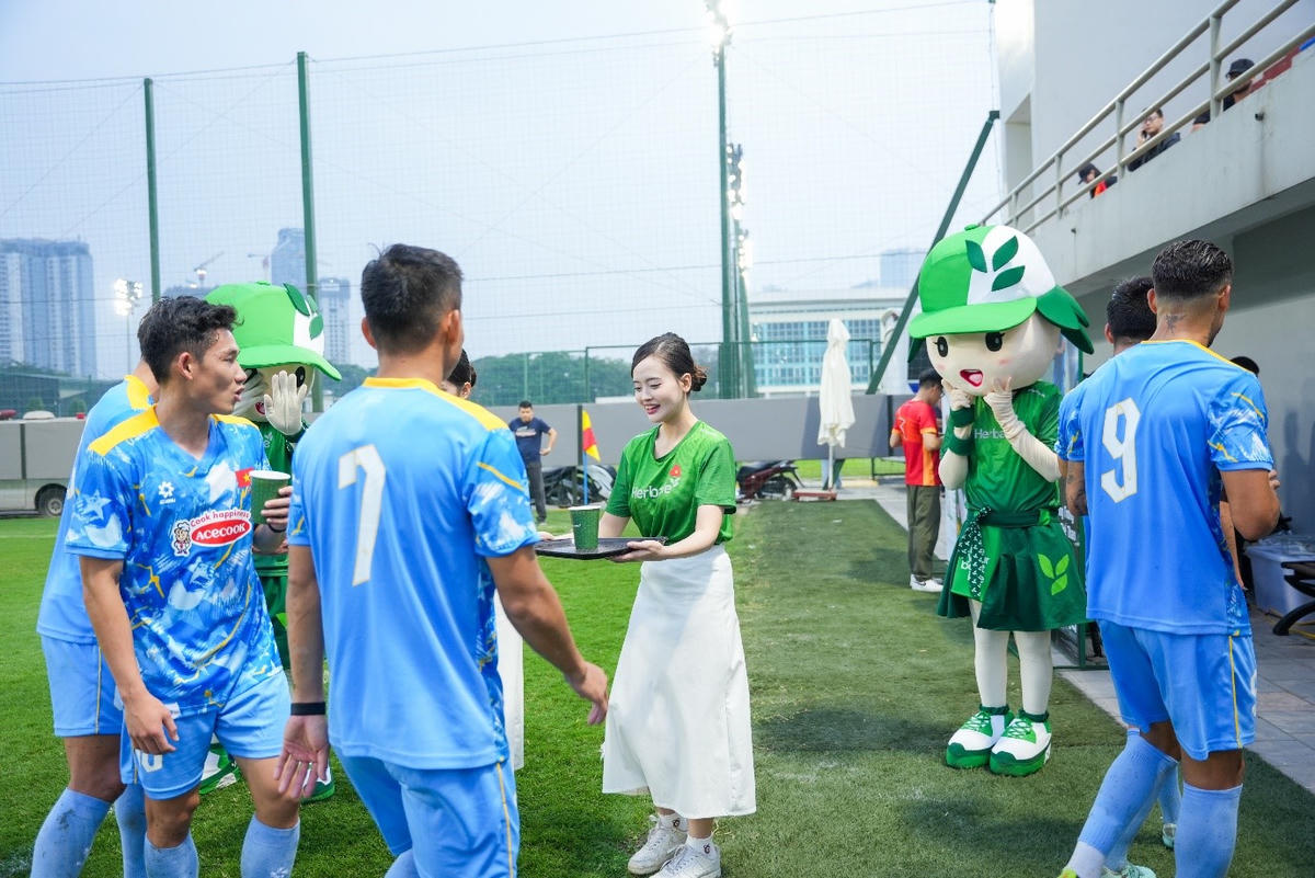 Chế độ dinh dưỡng cân bằng phù hợp là cam kết của Herbalife trong việc đồng hành cùng Bóng đá Việt Nam