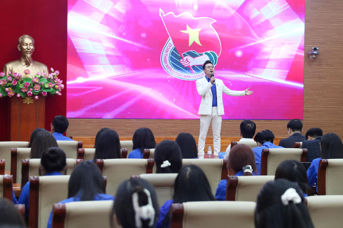 Tiết mục văn nghệ đặc sắc tại buổi lễ.