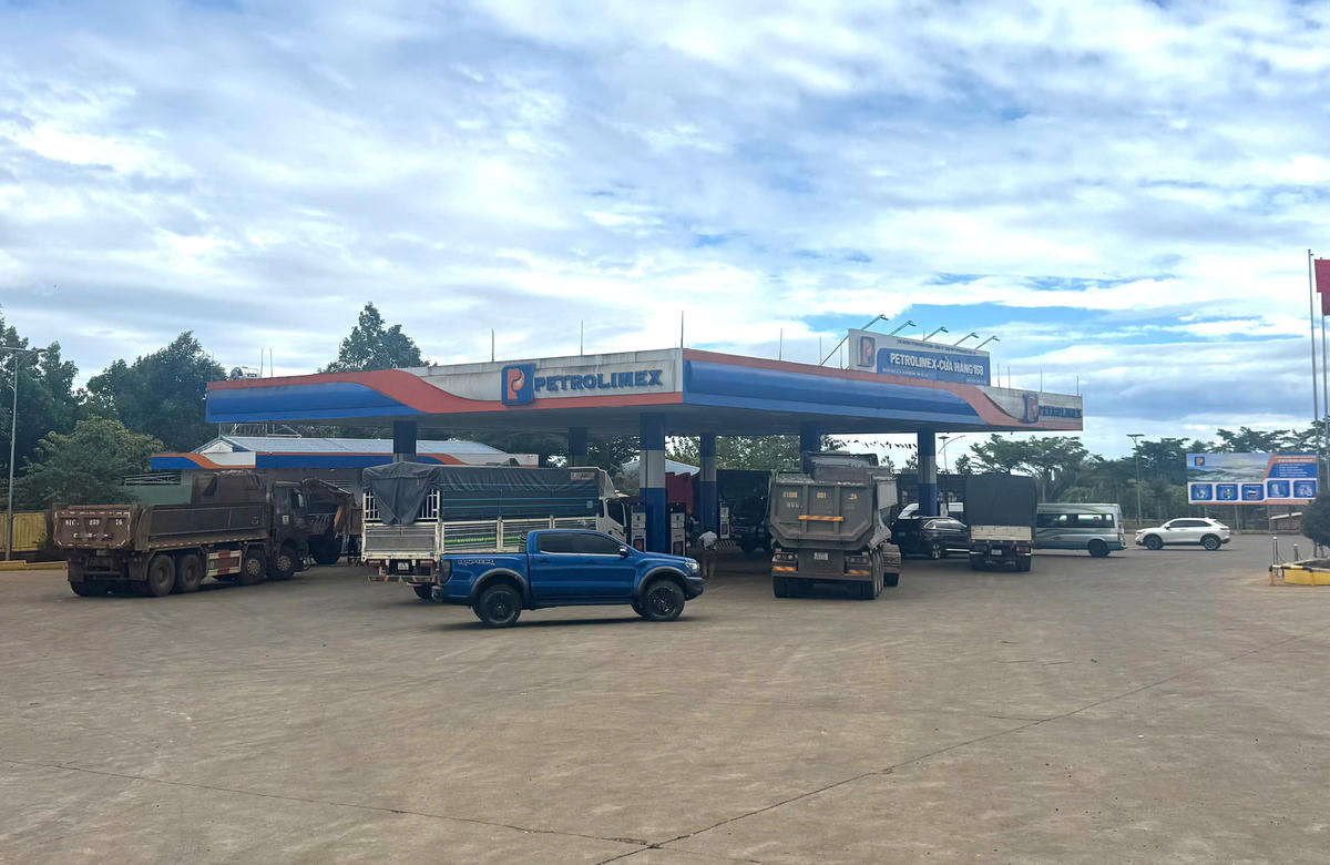 Dù giá xăng tăng nhưng các doanh nghiệp vận tải ở Gia Lai vẫn duy trì hoạt động. Ảnh: Đình Sang