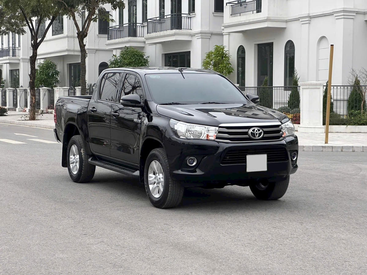 Xe bán tải vẫn lưu thông bình thường ở khu vực nội đô của TP Hồ Chí Minh. Ảnh: F.B.