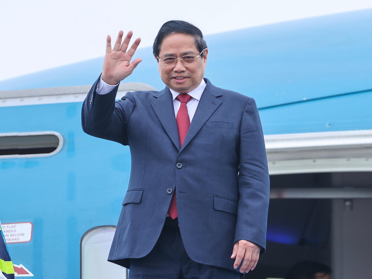 Thủ tướng Chính phủ Phạm Minh Chính cùng đoàn đại biểu cấp cao Việt Nam đã về tới Hà Nội, kết thúc tốt đẹp chuyến thăm chính thức Liên bang Nga từ ngày 22-25/3 - Ảnh: VGP/Nhật Bắc