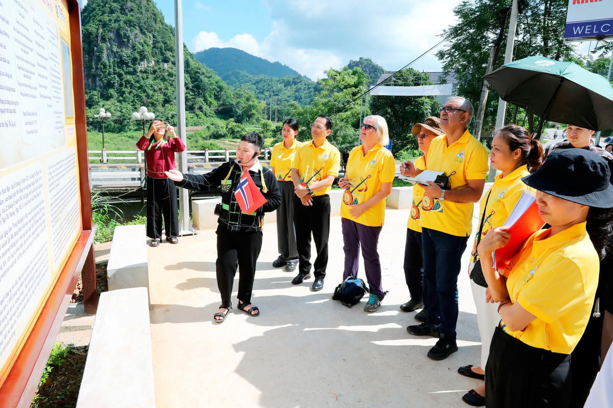 Các chuyên gia của UNESCO tham quan công viên địa chất toàn cầu tại Lạng Sơn.